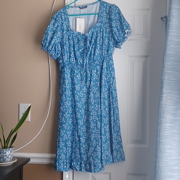 BloomChic Dresses & Skirts - Bloomchic Blue White Floral Midi Sundress Size 12